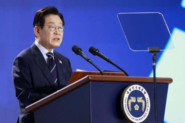 Lee proposes restoring communication channels with N. Korea
