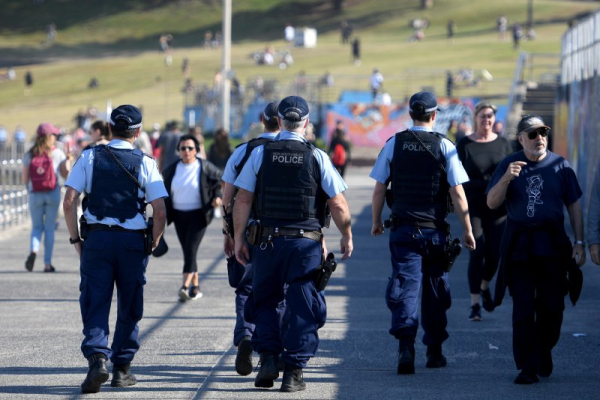 Gunman at large in shootings that killed 3 in Australia Gunman at large in shootings that killed 3 in Australia