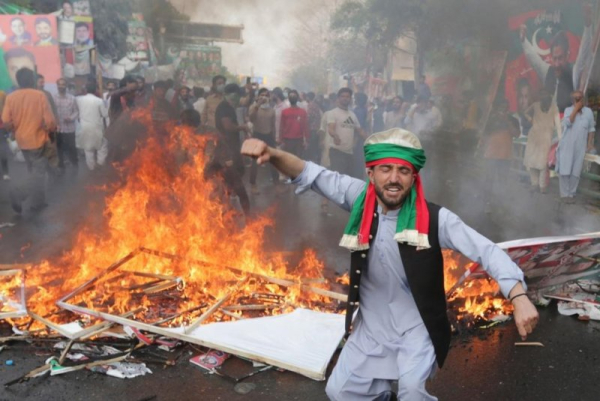 Pakistani court sentences seven for 'digital terrorism'