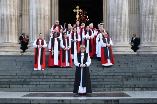Sarah Mullally becomes first woman to lead Church of England