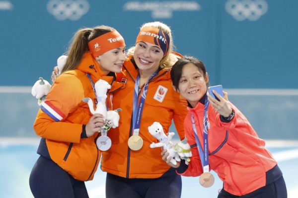 53 migrants thought dead after boat capsizes in Mediterranean