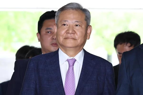 Ex-interior minister sentenced to 7 years in prison in martial law trial