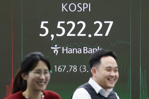 KOSPI jumps over 3 pct to end at fresh high of above 5,500-point milestone