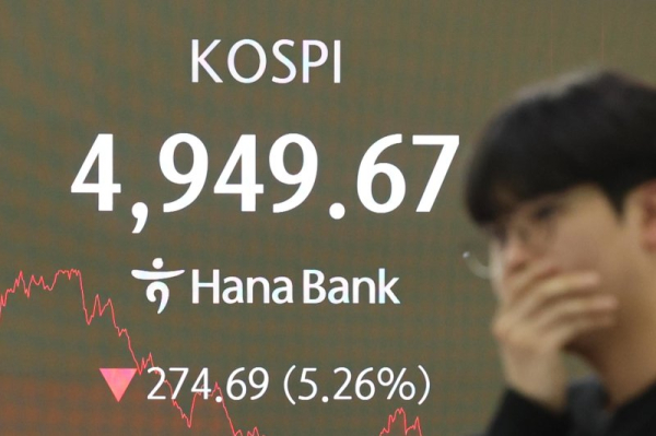 Seoul stocks dip over 5 pct on Fed chair nomination, drop in gold prices Seoul stocks dip over 5 pct on Fed chair nomination, drop in gold prices