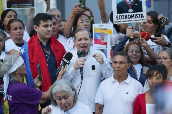 Venezuelan opposition leader 'kidnapped' hours after group freed from prison
