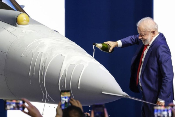 Brazil unveils first domestically assembled supersonic fighter jet Brazil unveils first domestically assembled supersonic fighter jet