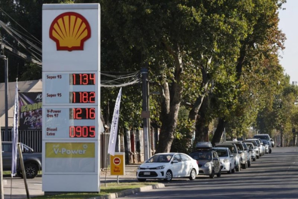 Chile implements historic fuel price hike, raising inflation concerns Chile implements historic fuel price hike, raising inflation concerns