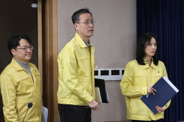 Gov't to secure oil supplies from outside Middle East amid de facto closure of Hormuz strait Gov't to secure oil supplies from outside Middle East amid de facto closure of Hormuz strait