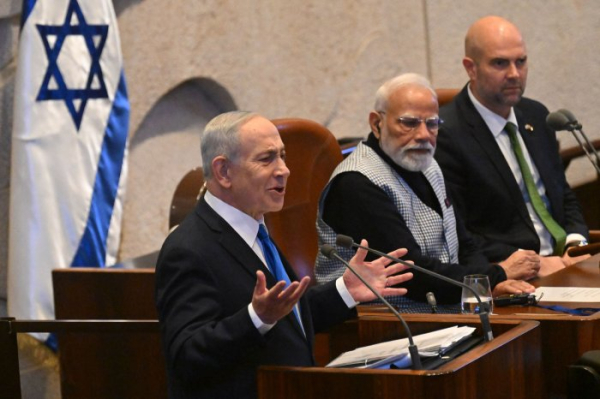 RAF Cyprus base hit, U.K., allows U.S. to fly missions from its bases