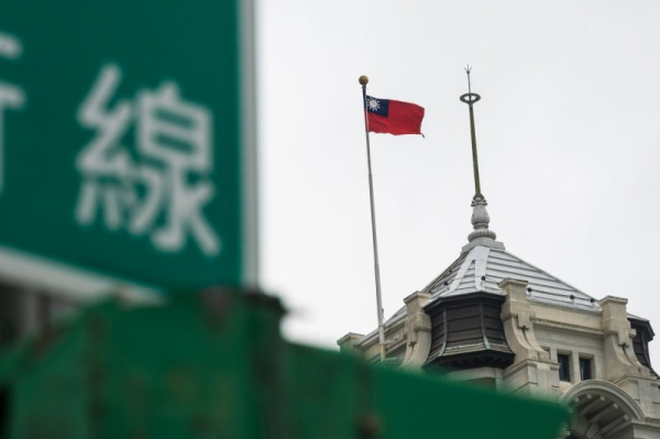 S. Korea to remove 'China (Taiwan)' label from e-arrival system after Taiwan's protest S. Korea to remove 'China (Taiwan)' label from e-arrival system after Taiwan's protest