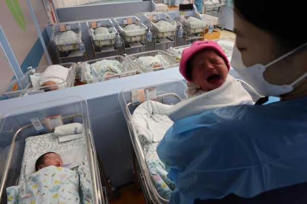 Childbirths grow at record high pace in Feb.: data