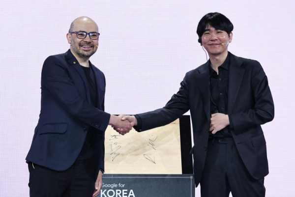 DeepMind chief reunites with baduk champion 10 yrs after historic match