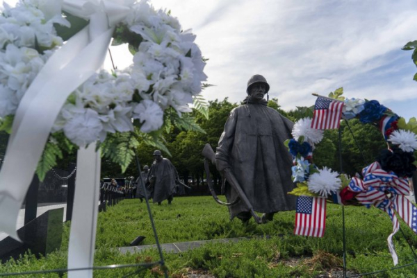 Ecuador awards China rights to develop largest gold mine