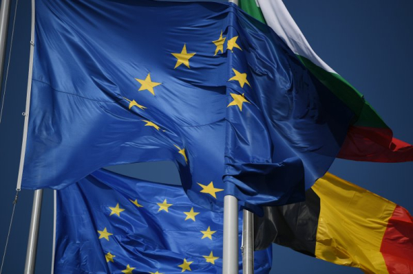 EU travel rules including fingerprint, photo requirements take effect