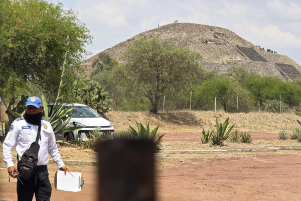 Gunman kills Canadian at Mexico's pyramids; 6 Americans wounded