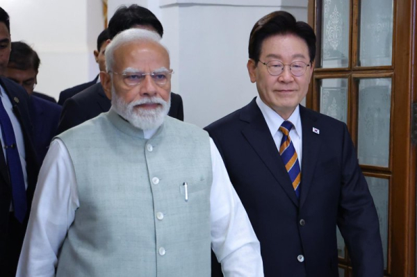 Lee holds summit with Indian PM Modi on economic ties, supply chains