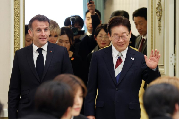 Lee says S. Korea, France agree to cooperate on safe passage through Strait of Hormuz