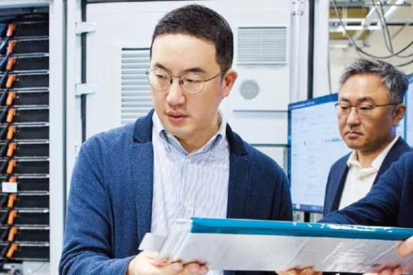 LG Group chief visits U.S. energy unit