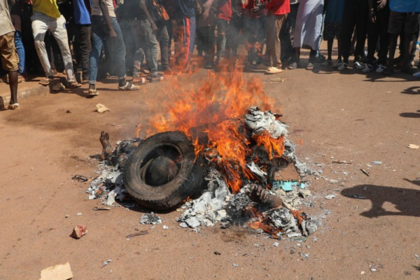 Militants seize major cities in Mali in coordinated attacks