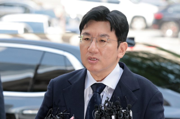 Police seek arrest warrant for Hybe chairman over alleged unfair stock trading