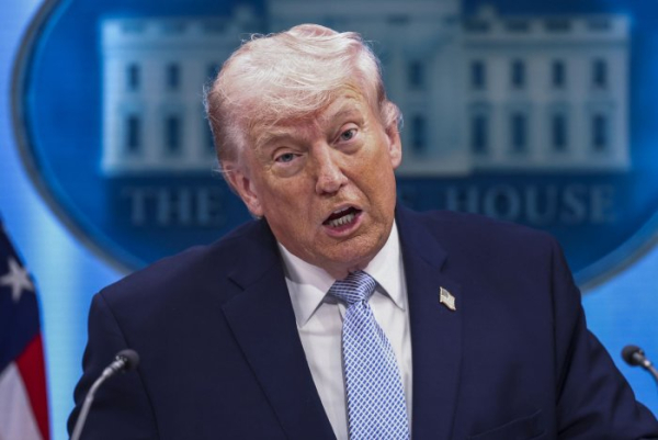 Reports: U.S. military strikes Iran's Kharg Island Reports: U.S. military strikes Iran's Kharg Island