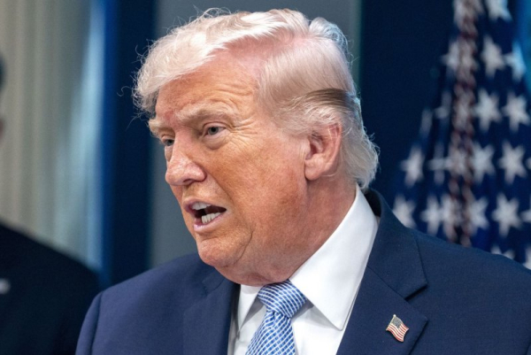 Trump says Iran blocking oil tankers from passing through Hormuz Strait Trump says Iran blocking oil tankers from passing through Hormuz Strait