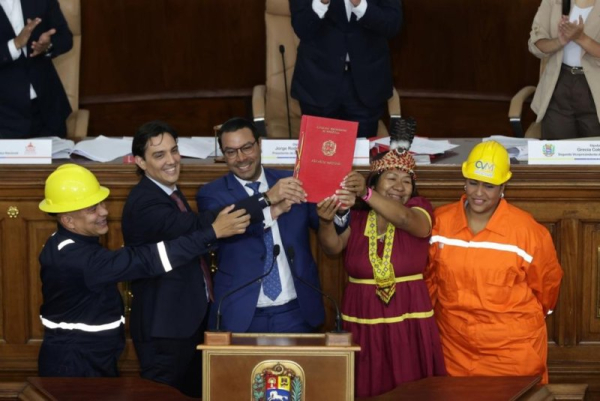 Venezuela enacts mining law, thanks Trump for openness