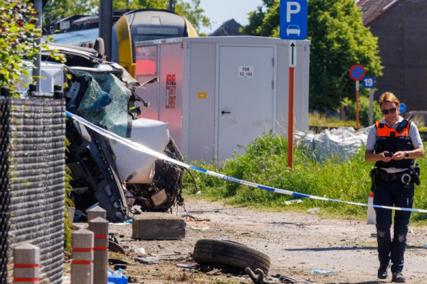 4 killed, 5 seriously injured after school bus, train collide in Belgium 4 killed, 5 seriously injured after school bus, train collide in Belgium