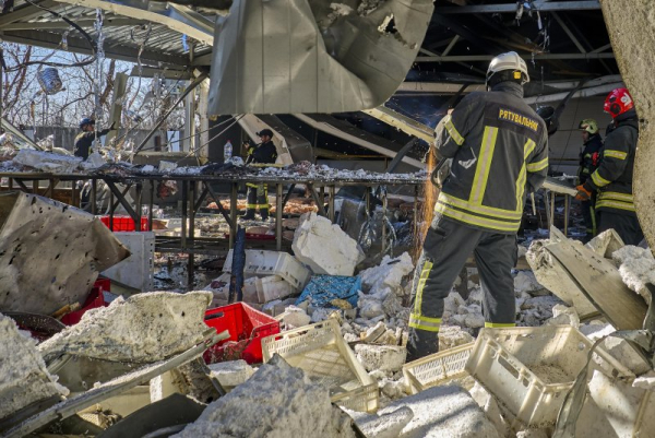 At least 7 killed, more than 50 hurt as Russia, Ukraine trade attacks At least 7 killed, more than 50 hurt as Russia, Ukraine trade attacks