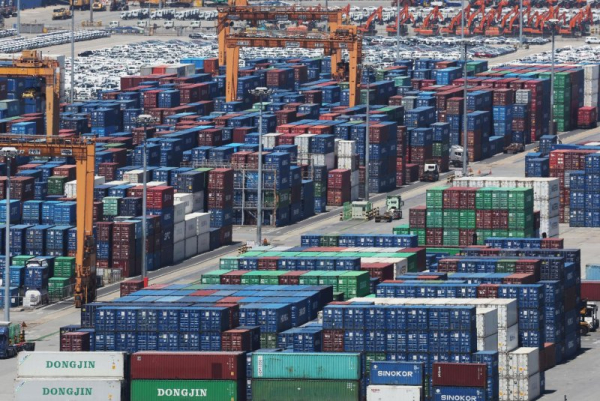 BOK lifts S. Korea's growth forecast to 2.6 pct for this year amid robust chip-driven exports BOK lifts S. Korea's growth forecast to 2.6 pct for this year amid robust chip-driven exports