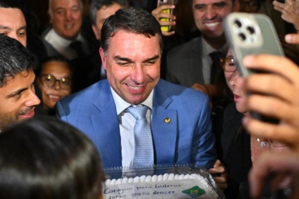Brazilian financial scandal hits Flávio Bolsonaro campaign Brazilian financial scandal hits Flávio Bolsonaro campaign