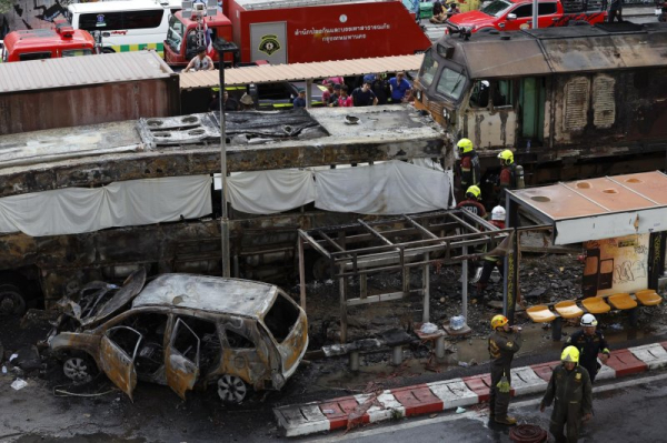 Freight train crashes into bus killing 8 in Bangkok, Thailand Freight train crashes into bus killing 8 in Bangkok, Thailand