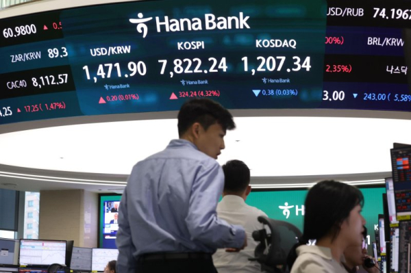 KOSPI surges to new peak of above 7,800 on chip gains despite renewed woes over U.S.-Iran peace deal