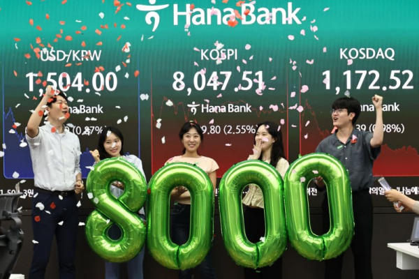 Seoul shares surge to new high of over 8,000 on optimism for U.S.-Iran deal Seoul shares surge to new high of over 8,000 on optimism for U.S.-Iran deal