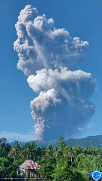 Three dead, several injured after Indonesian volcano erupts