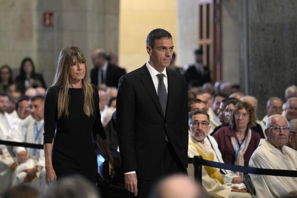 Judge revokes Spanish prime minister's wife's passport ahead of trial