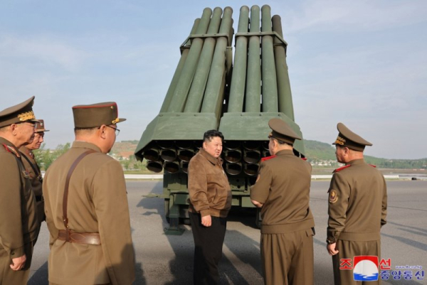 Kim Jong Un inspects new weapons systems that threaten Seoul