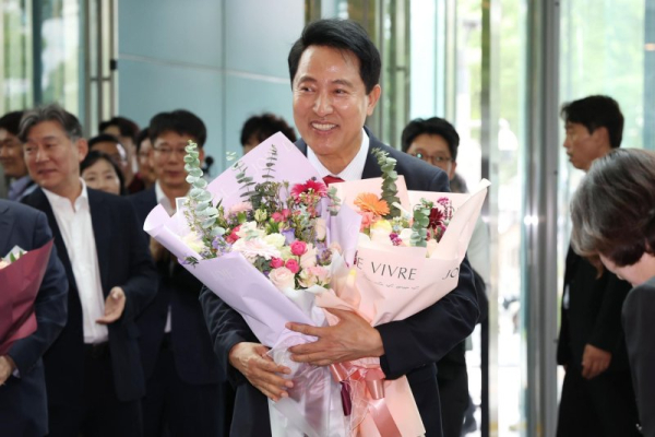 Ruling party wins landslide in local elections despite losing Seoul to incumbent mayor