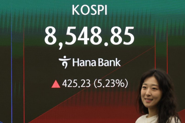 Seoul stocks up for 3rd day to land above 8,500 on U.S.-Iran deal Seoul stocks up for 3rd day to land above 8,500 on U.S.-Iran deal