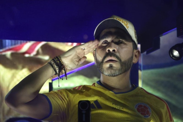 U.S. citizenship draws scrutiny for Colombian presidential candidate U.S. citizenship draws scrutiny for Colombian presidential candidate
