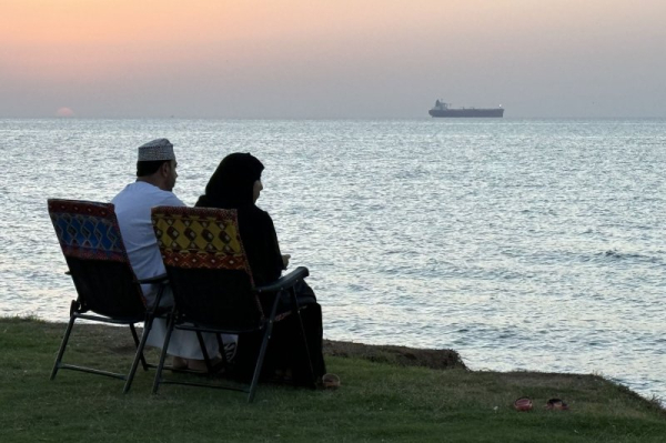 Vessel struck transiting Hormuz; U.N. pauses evacuation operation