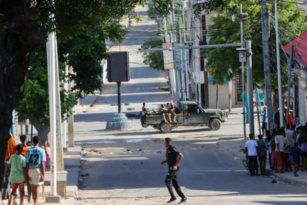 Violence erupts in Somalia's capital over president's extended term