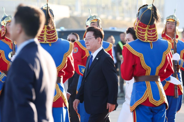 Lee says will seek 'phased' denuclearization of Korea, calls for help from Mongolia as trusted partner Lee says will seek 'phased' denuclearization of Korea, calls for help from Mongolia as trusted partner