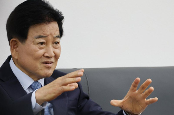 S. Korea unification minister says policy on N. Korea has shifted to peace-first approach S. Korea unification minister says policy on N. Korea has shifted to peace-first approach