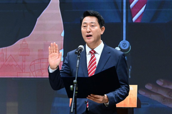 Seoul mayor begins 5th term with promise of more opportunities for young people Seoul mayor begins 5th term with promise of more opportunities for young people