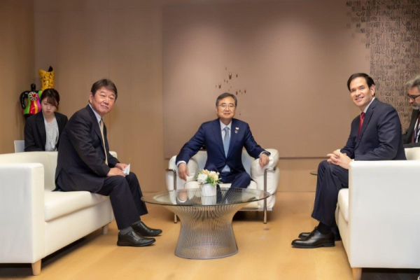 Top diplomats of S. Korea, U.S., Japan to meet in Manila this week Top diplomats of S. Korea, U.S., Japan to meet in Manila this week