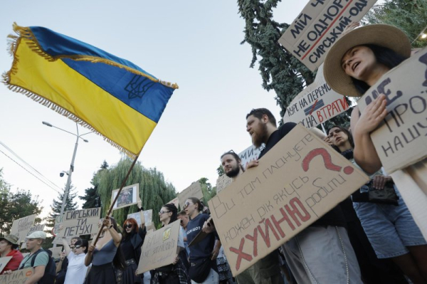 Zelensky dismisses Ukrainian military leader after protests Zelensky dismisses Ukrainian military leader after protests